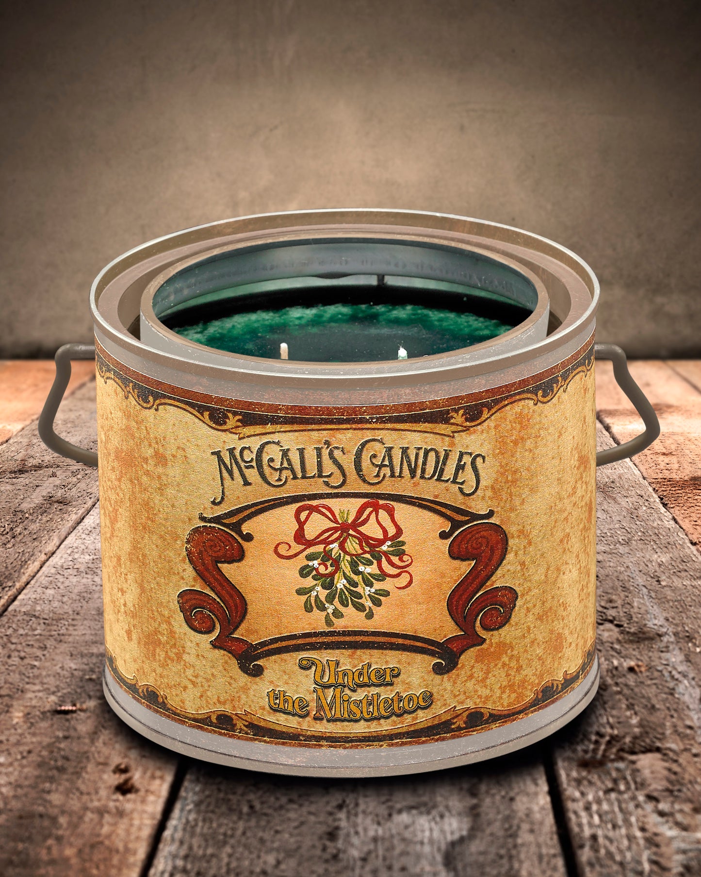 Under the Mistletoe – 22 oz Candle