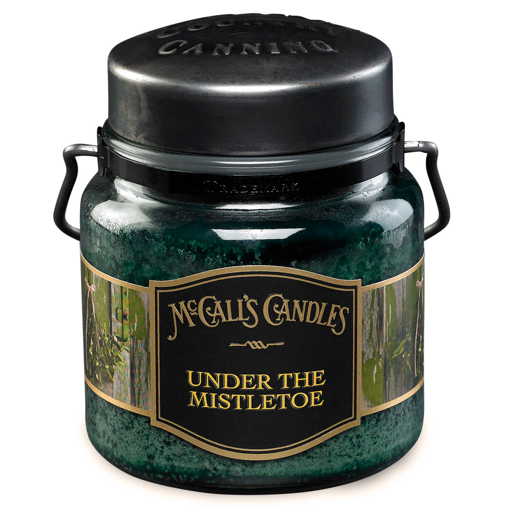 Under the Mistletoe – 16 oz – Double Wick Candle